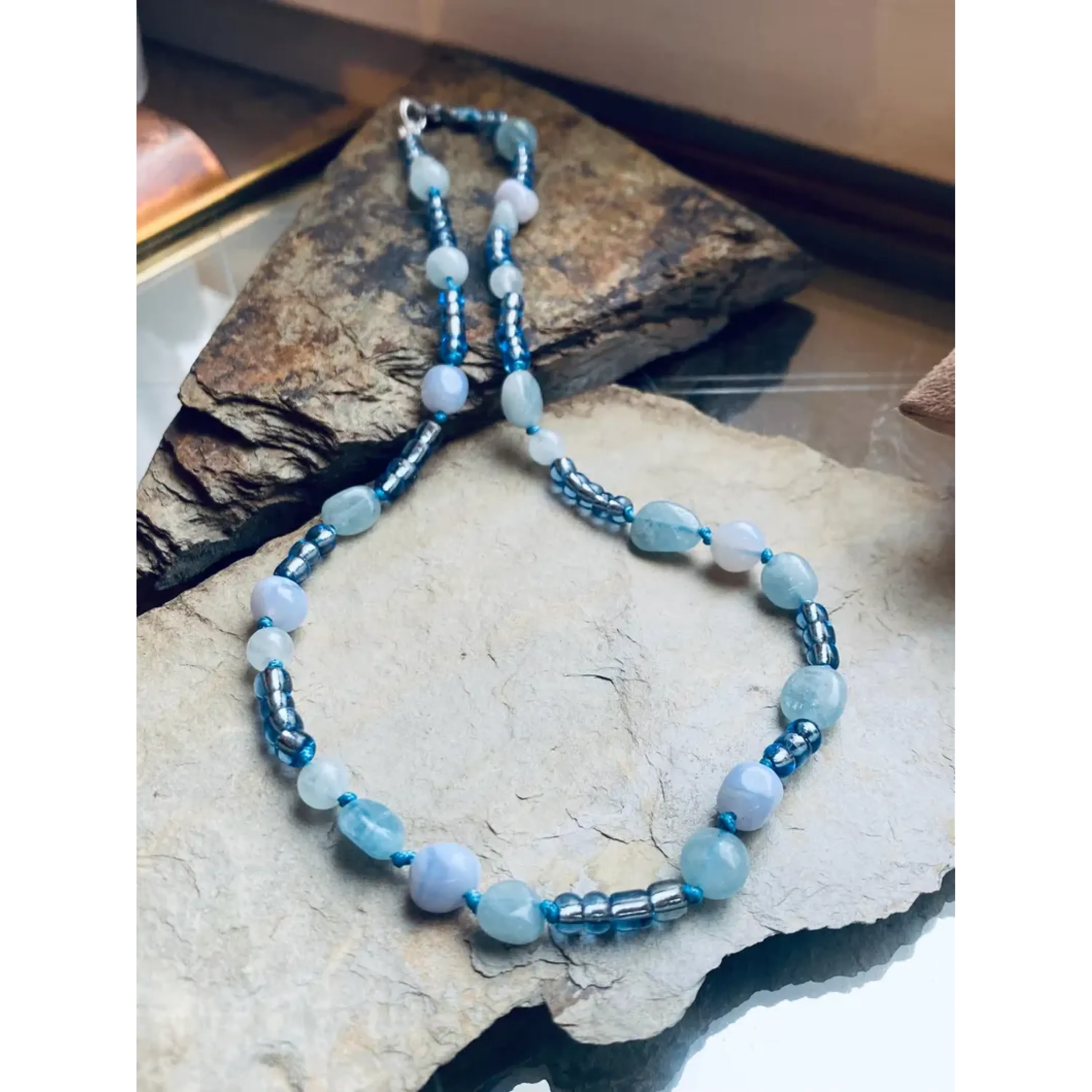 Aquamarin und Chalcedon Halskette