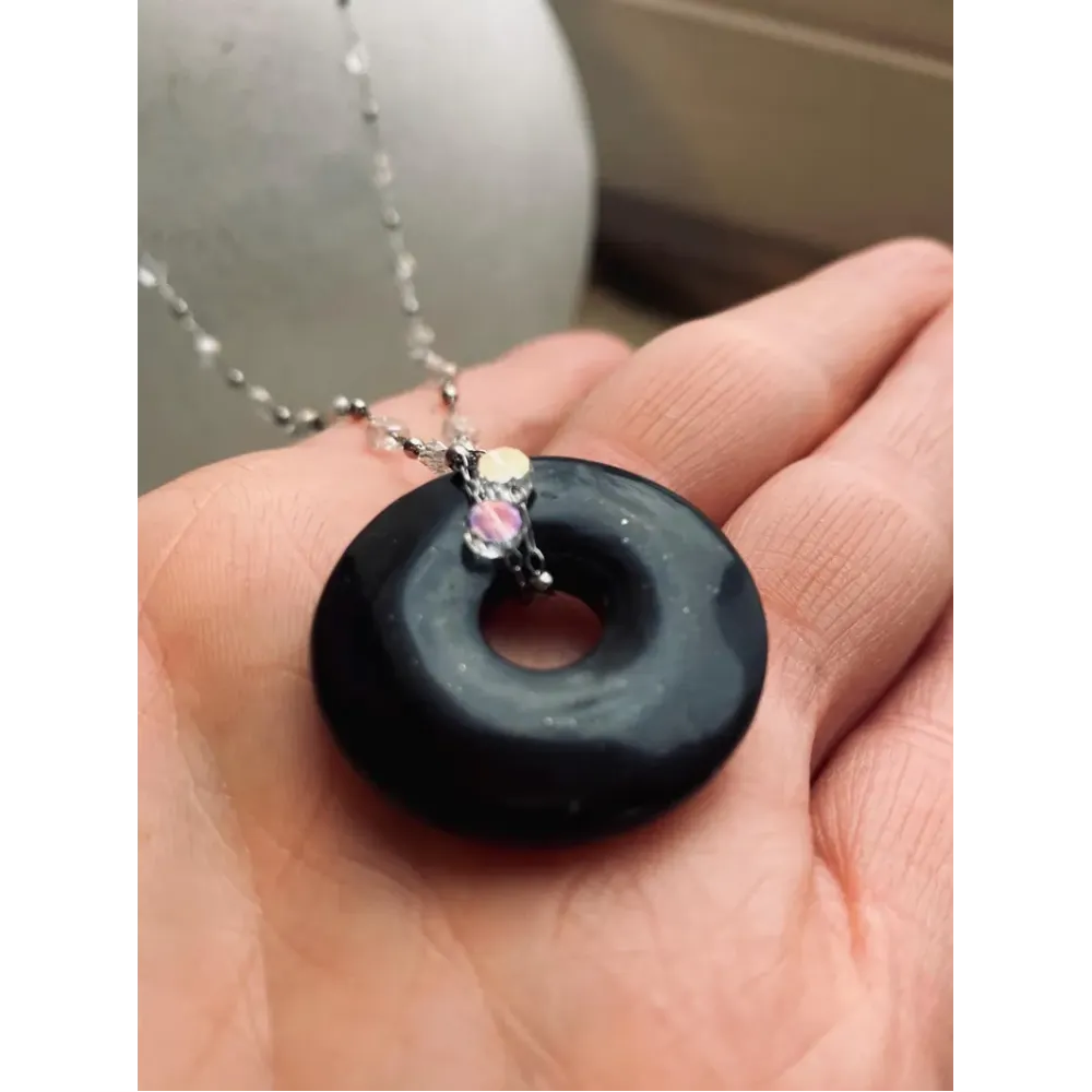 Schungit Donut mit langer Edelstahl Kette