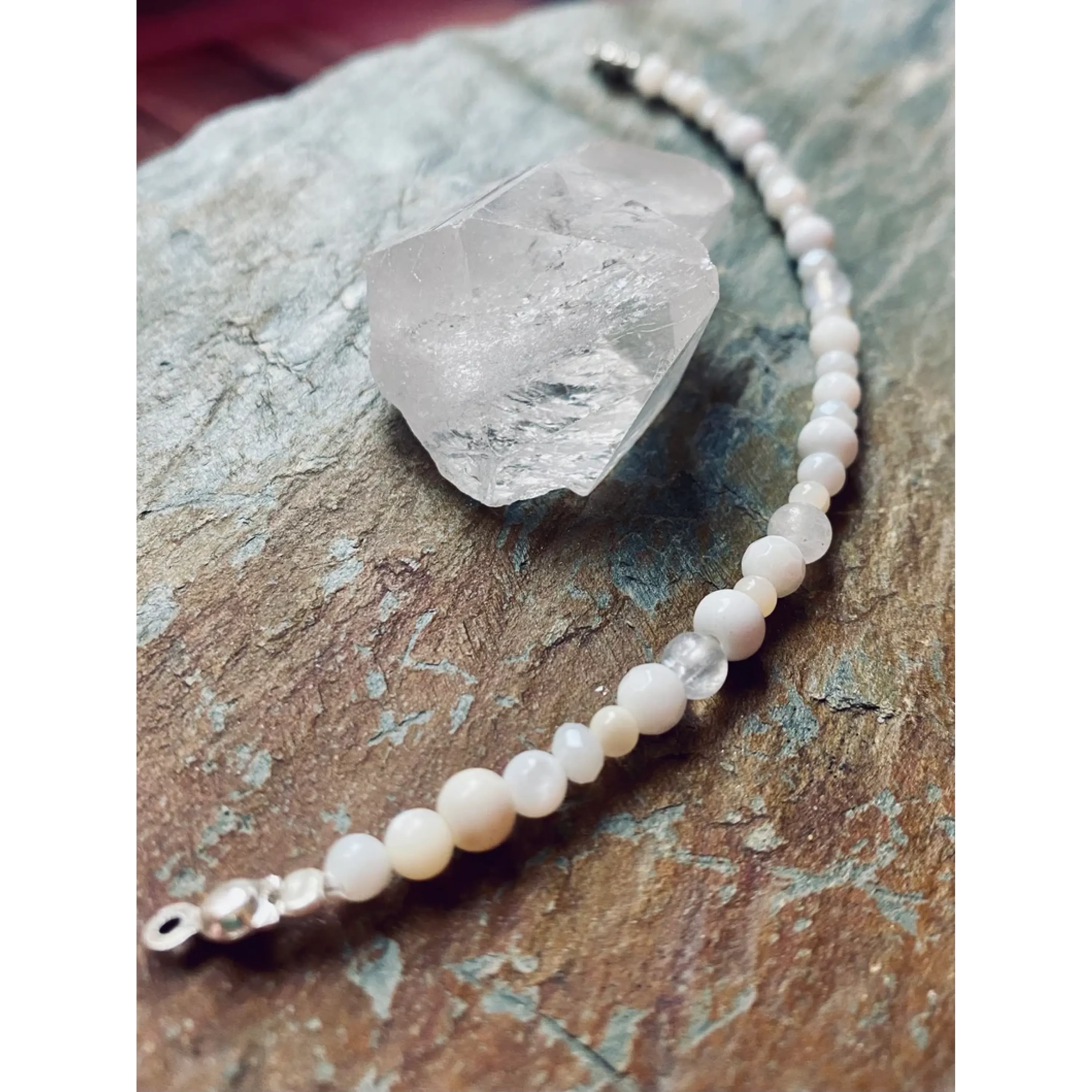 Kinder Perlen Armband in Weiß aus Naturstein Perlen