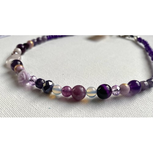 Stretchable children's necklace with a lobster clasp