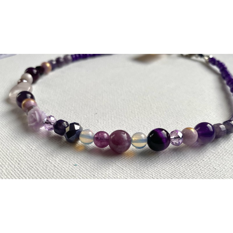 Stretchable children's necklace with a lobster clasp