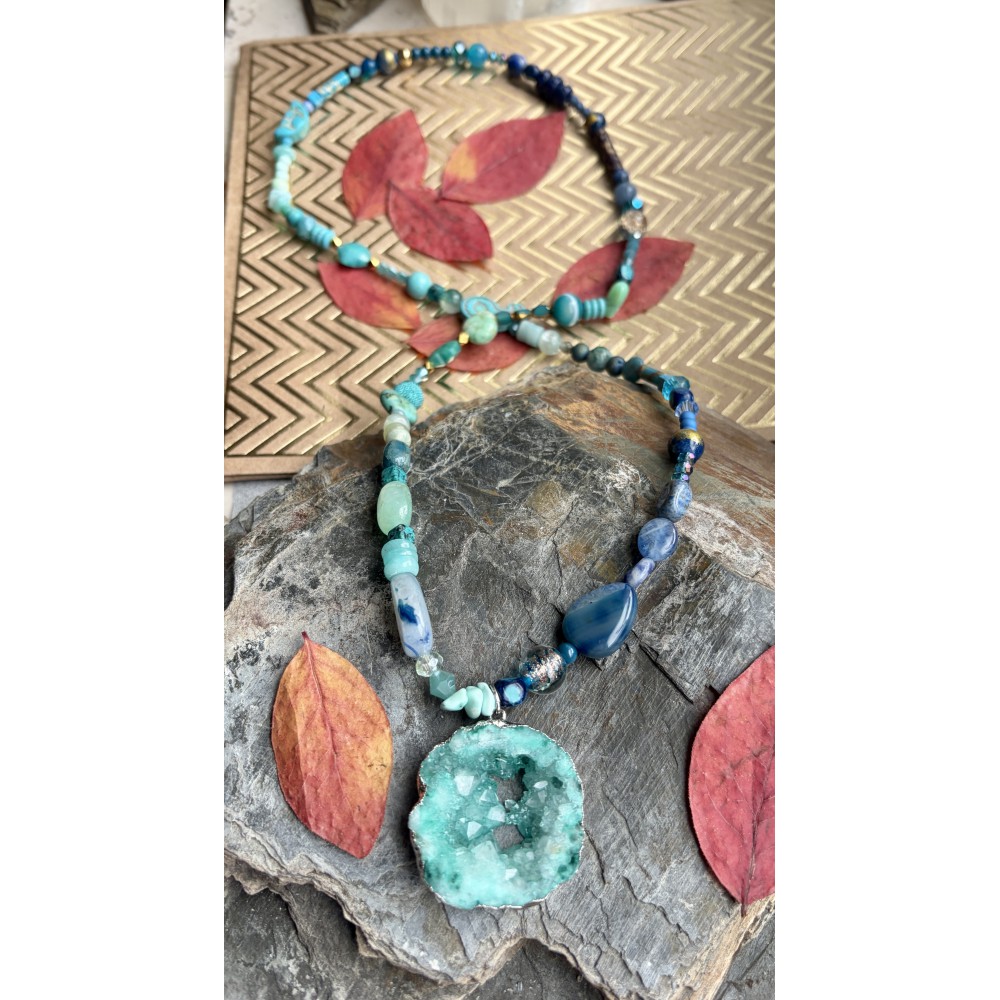 A stunning necklace