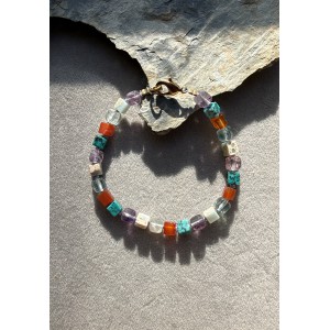 Armband aus Würfel Perlen