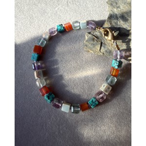 Armband aus Würfel Perlen