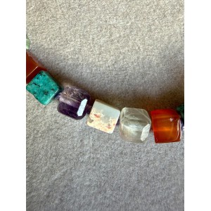 Armband aus Würfel Perlen